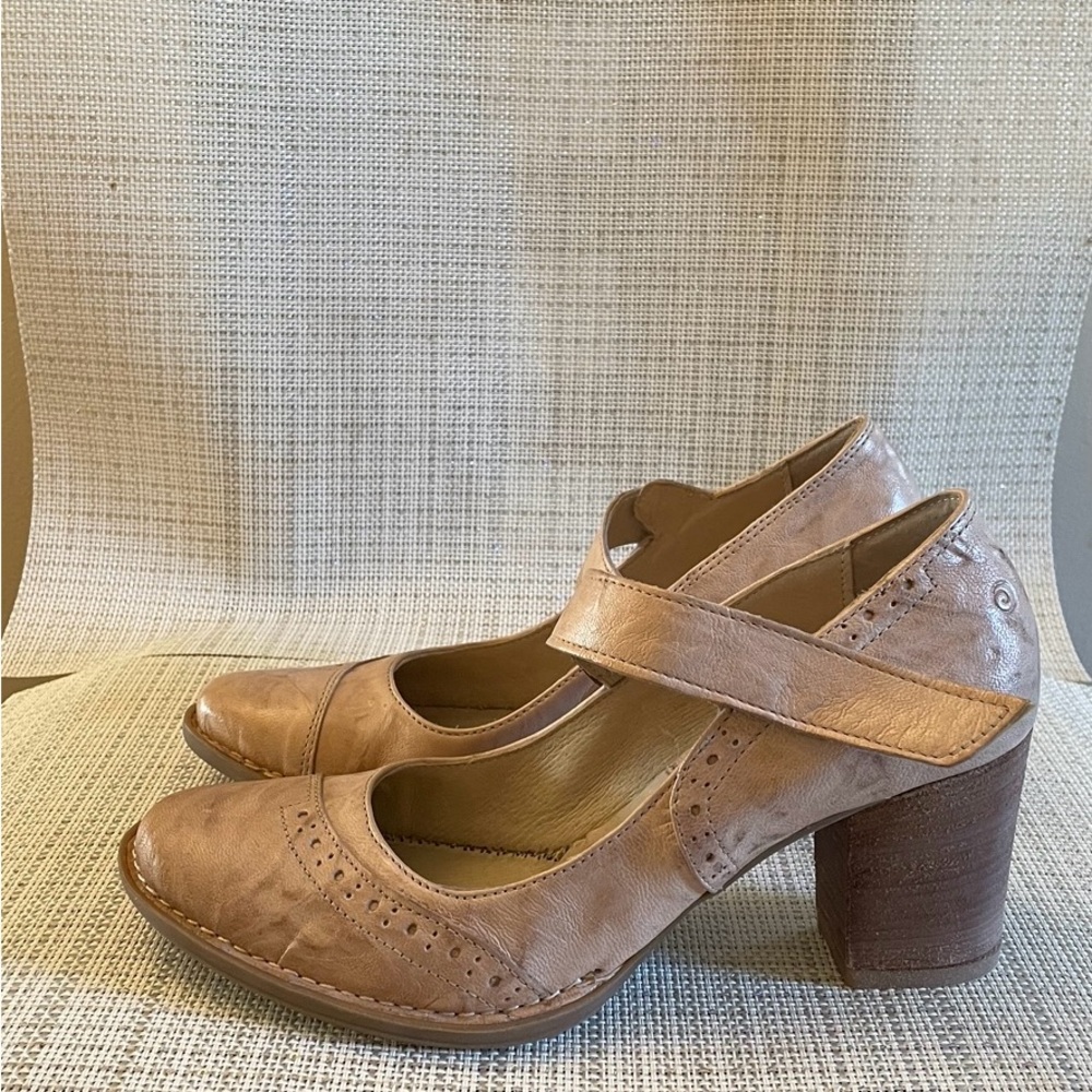 NIB KHRIO leather pumps. Size 39